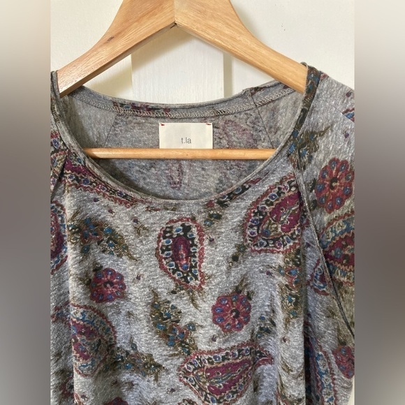 T.la Anthropology paisley tshirt raw edge reverse seam slit hem thin slub knit - Picture 4 of 10